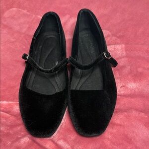 TOP Moda Black Velvet Mary Jane Flats